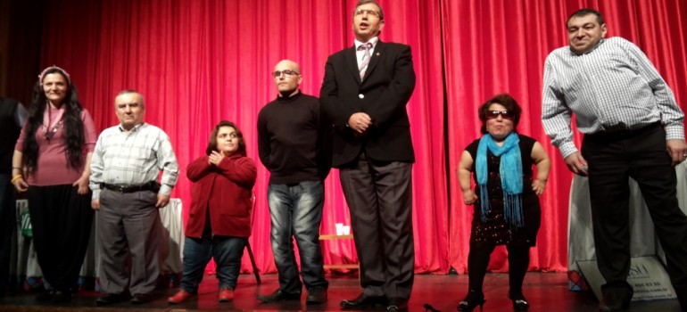 Hekim Holding Genç Engelliler Tiyatro Topluluğunu Destekliyor